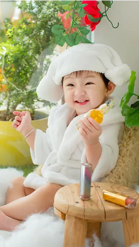 1000+ Ảnh Em Bé Đáng Yêu Siêu Dễ Thương Làm Hình Nền Điện Th - ảnh Em Bé Với Thiên Nhiên, Động Vật - hình 1
