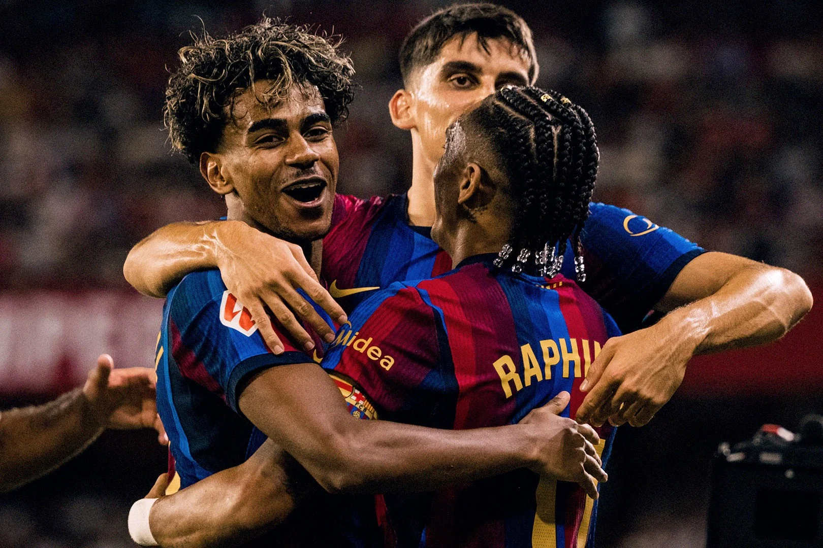 Barca đấu PSG: Lamine Yamal phiên bản siêu anh hùng