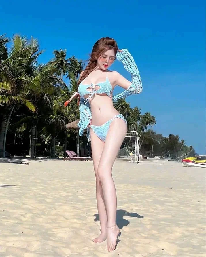286+ Ảnh gái xinh mặc Bikini siêu mỏng gợi cảm và quyến rũ [2026] (2)