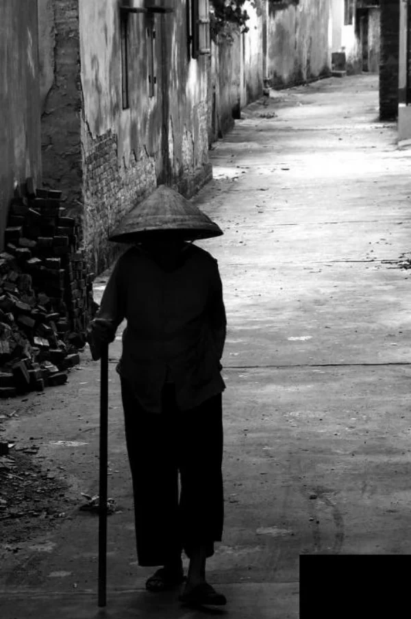Mẹ giờ nói chuyện với người trong gương...