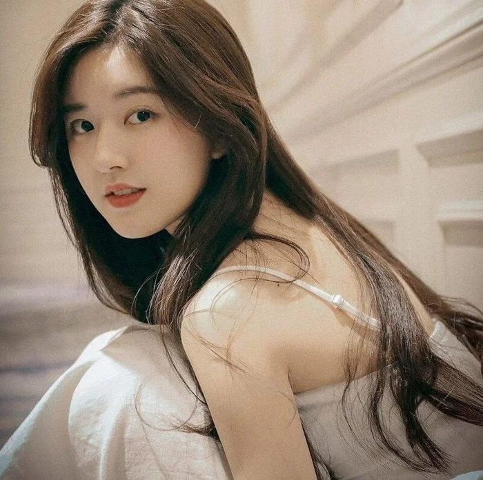 Cô gái xinh đẹp dịu dàng làm avatar