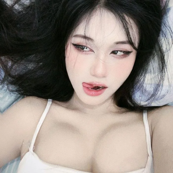 Chân dung gái xinh với biểu cảm cuốn hút