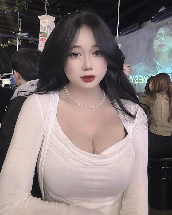 Avatar gái xinh với vẻ ngoài quyến rũ