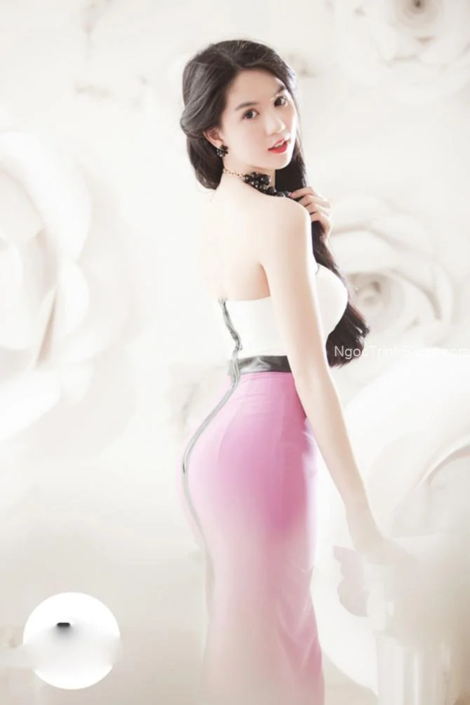 Ngọc Trinh khoe thân hình chữ S siêu đẹp