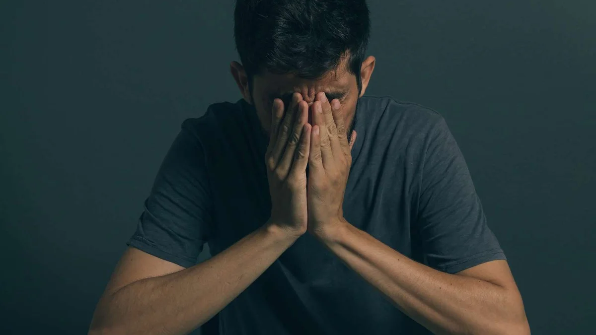 Hình ảnh đàn ông buồn đau lòng (2)