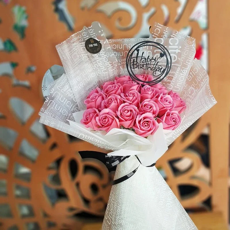 Bó 19 hoa hồng sáp thơm hồng nhạt thay lời chúc 8/3 tràn đầy yêu thương, sự sẻ chia và cả sự ngọt ngào chu đáo.