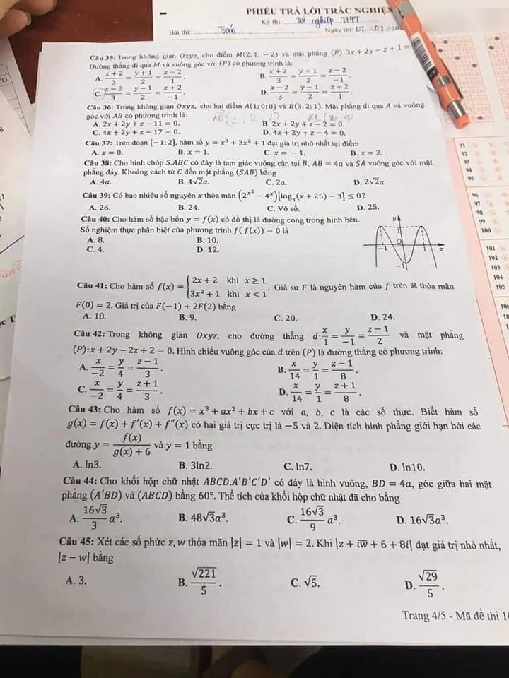 Xôn xao thông tin 1 thí sinh chụp ảnh, tuồn bài thi Toán ra ngoài ngay trong giờ thi
