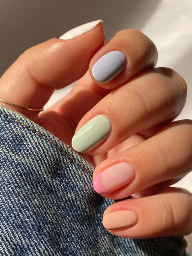 Mẫu móng tay pastel phối màu độc đáo và trẻ trung